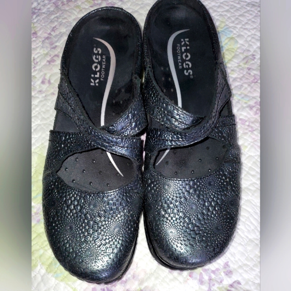 Klogs nursing shoes. Gray leather tooled size 9 slip resistant non-marking soles
